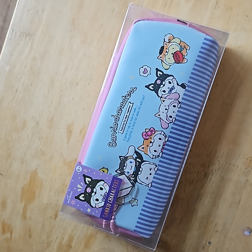 SANRIO CHARACTERS CASE - Picture 3 of 13